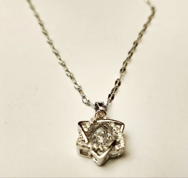 картинка Подвеска маген давид с подвижным кристаллом серебристая от магазина Бронная.Shop+