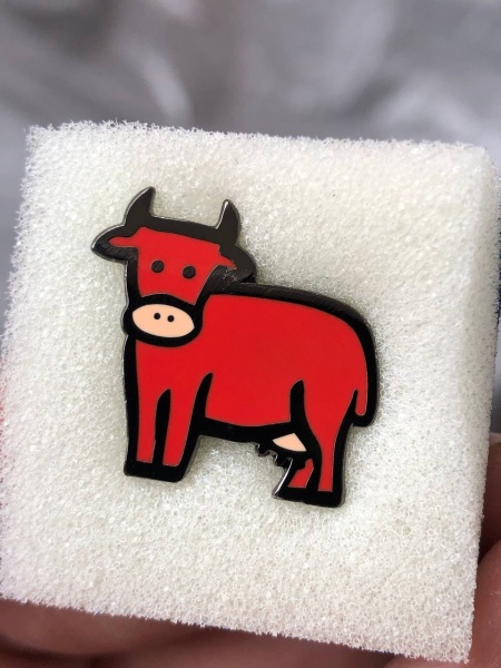 картинка Значок Красная корова от магазина Бронная.Shop+