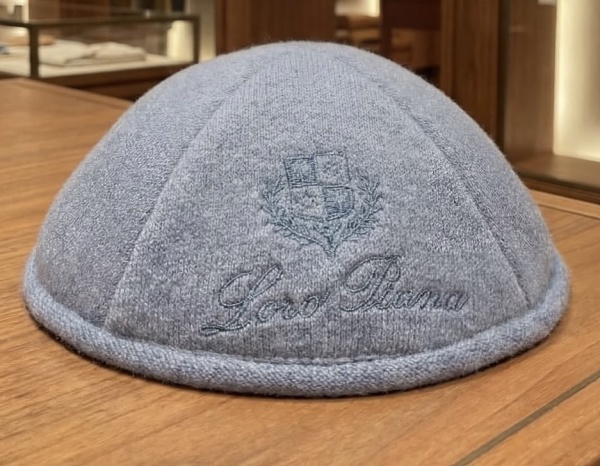 картинка Кипа Лоро Пиана Кашемир с заколкой от магазина Бронная.Shop+