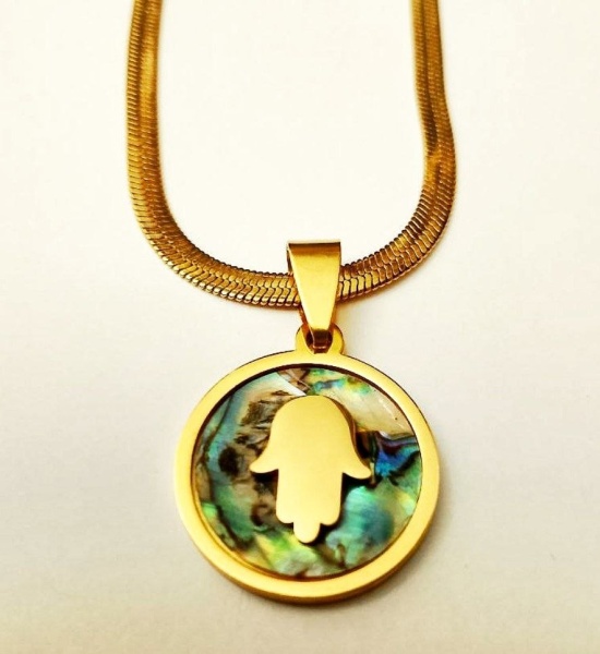 картинка Хамса на перламутре в кругу золотистая от магазина Бронная.Shop+