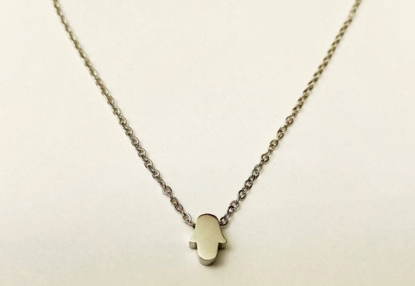 картинка Подвеска хамса крошечная серебристая от магазина Бронная.Shop+